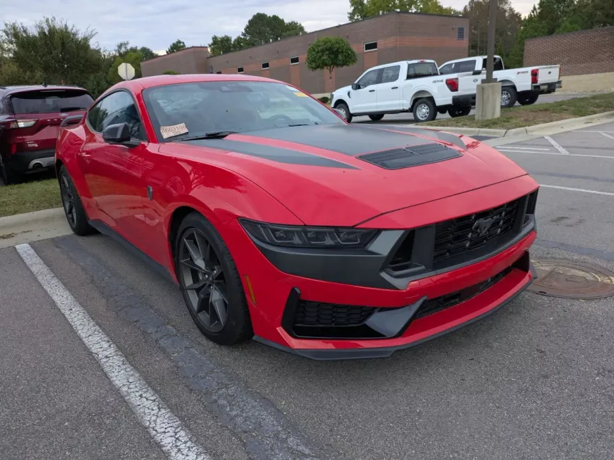 2024 Ford Mustang Dark Horse photo 1