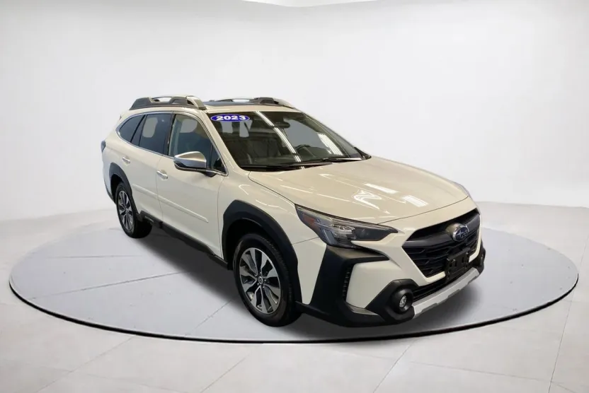 2023 Subaru Outback Touring XT photo 1