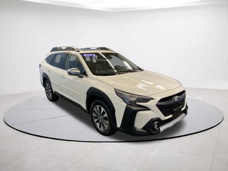 2023 Subaru Outback Touring XT photo 1