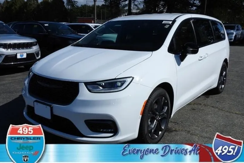2026 Chrysler Pacifica photo 1