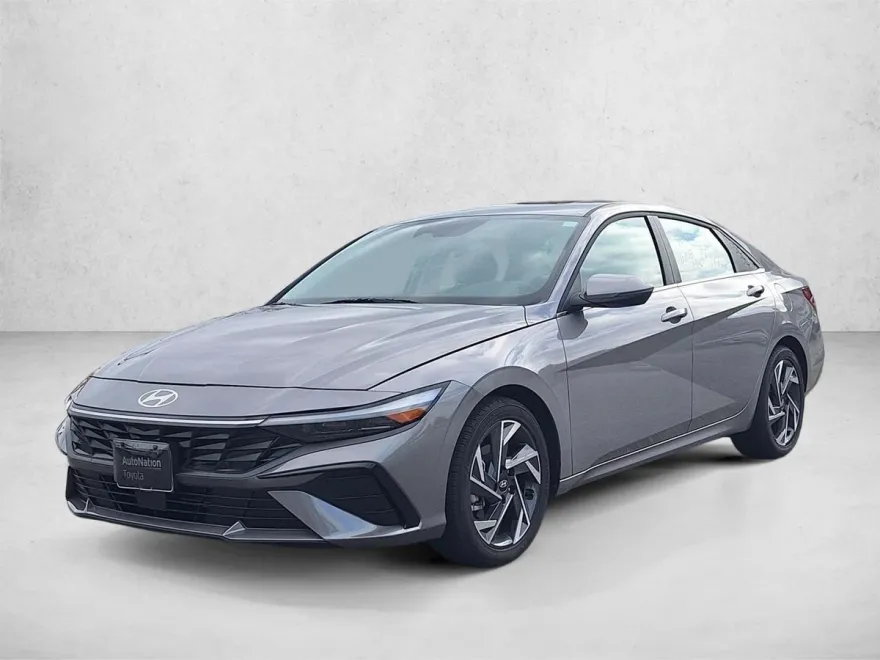 2025 Hyundai Elantra Limited photo 1