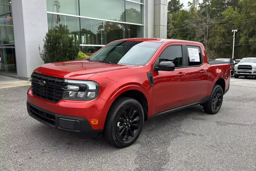 2023 Ford Maverick Lariat photo 1