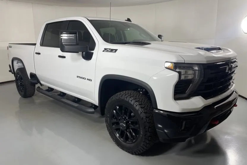 2026 Chevrolet Silverado 2500HD LT photo 1