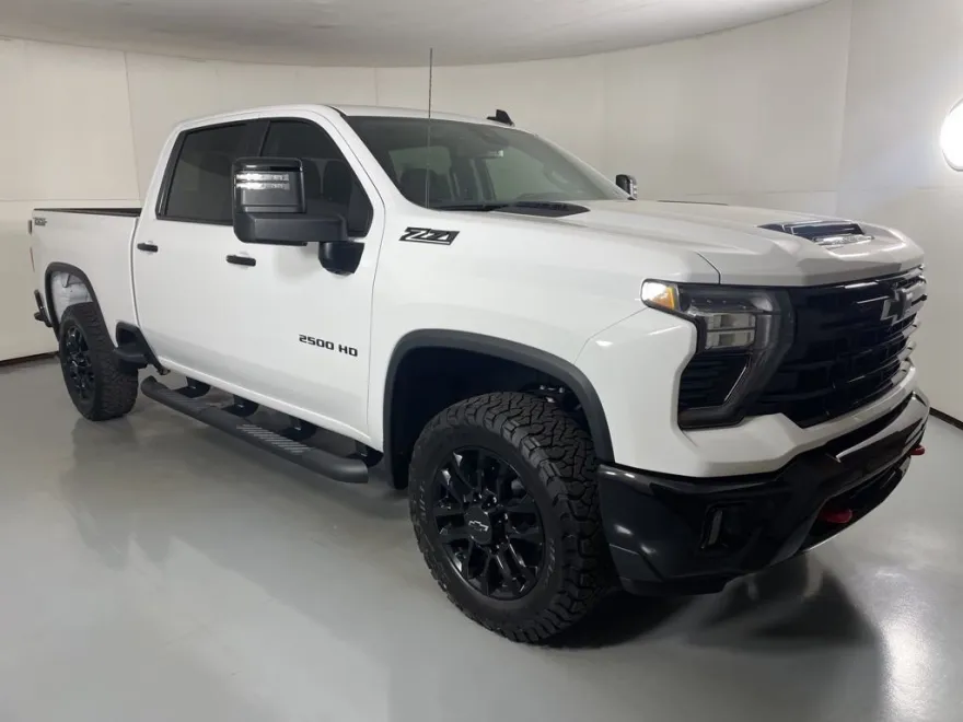 2026 Chevrolet Silverado 2500HD LT photo 1
