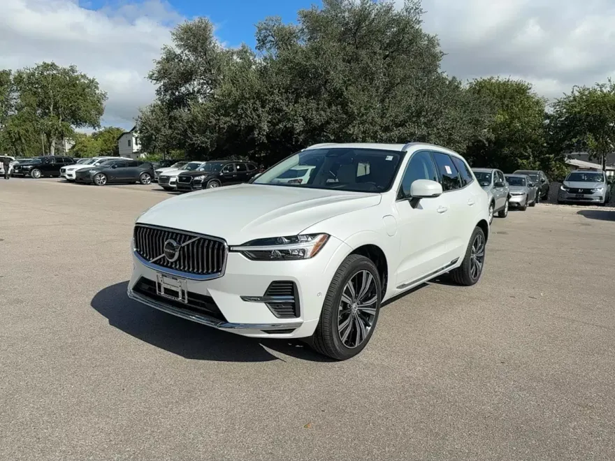 2023 Volvo XC60 Recharge Hybrid Plus photo 1
