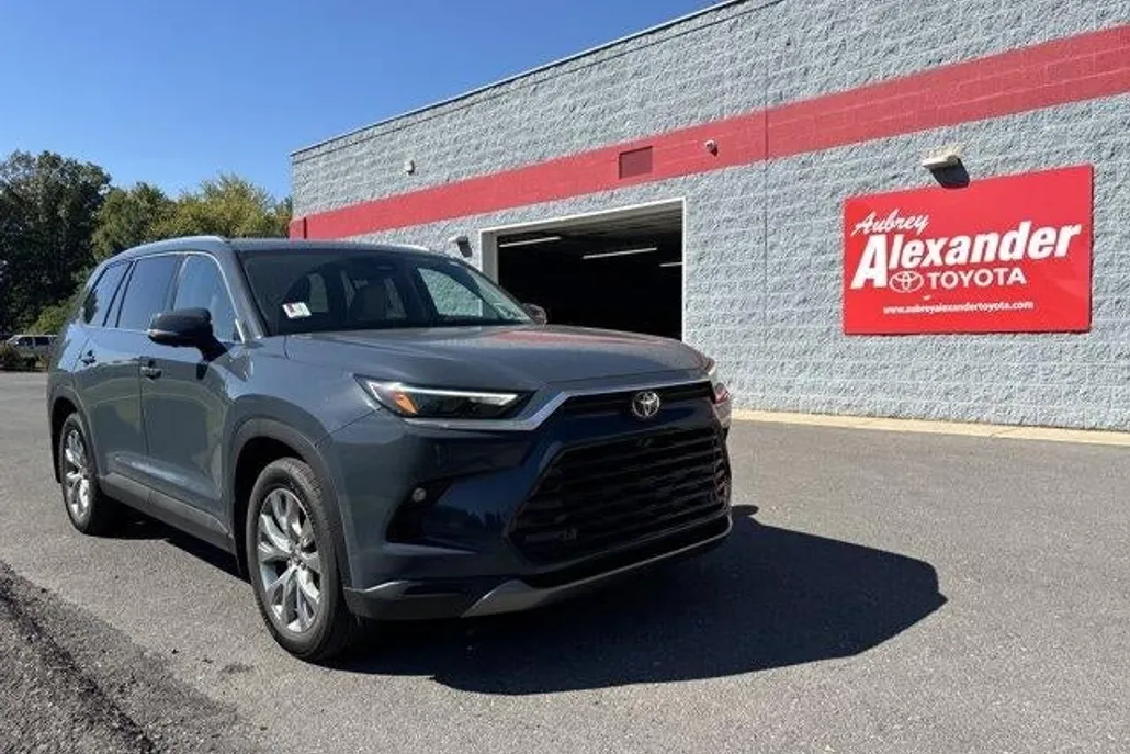 2024 Toyota Grand Highlander Limited AWD photo 1