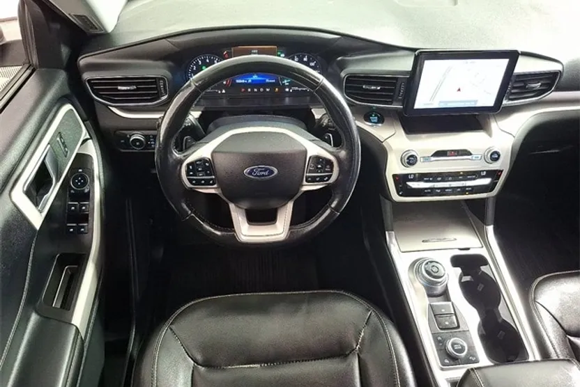2021 Ford Explorer XLT photo 1