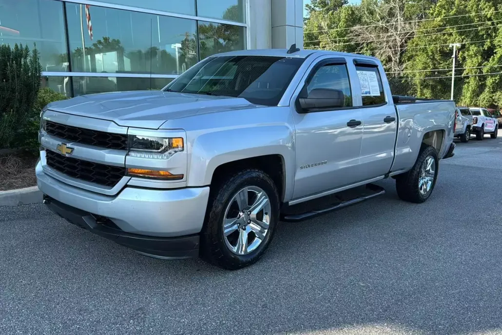 2018 Chevrolet Silverado 1500 Custom photo 1