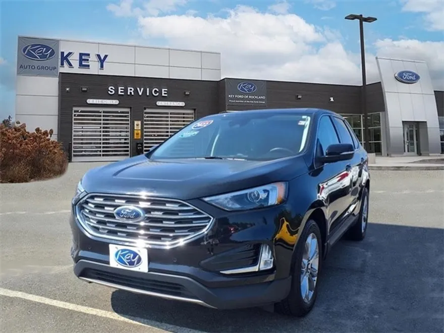 2022 Ford Edge Titanium photo 1