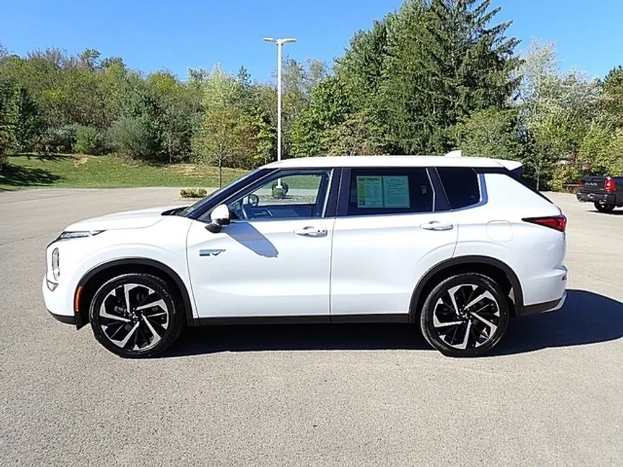 2023 Mitsubishi Outlander PHEV SE photo 1