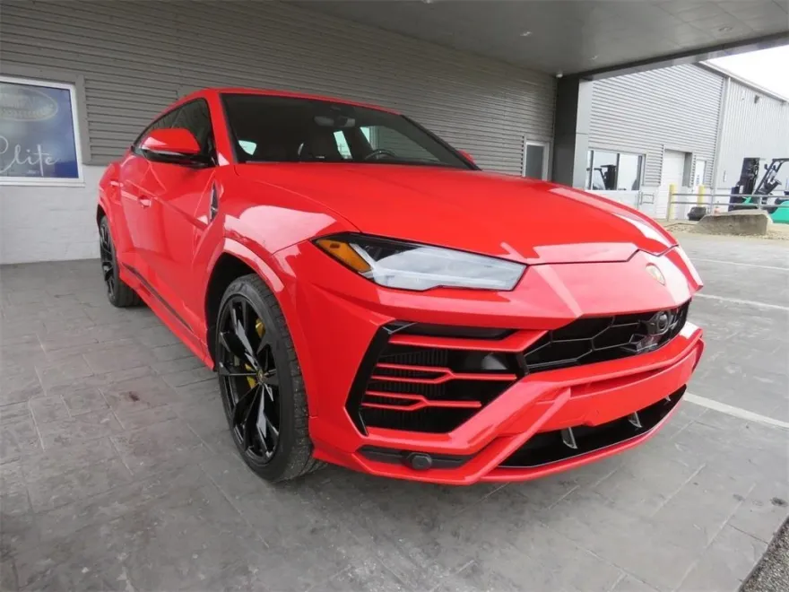 2022 Lamborghini Urus Base photo 1