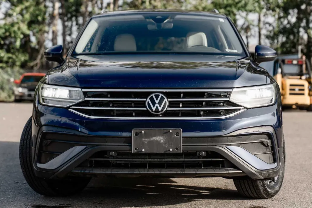 2023 Volkswagen Tiguan SE photo 1