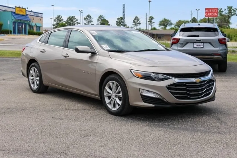 2025 Chevrolet Malibu 1LT photo 1