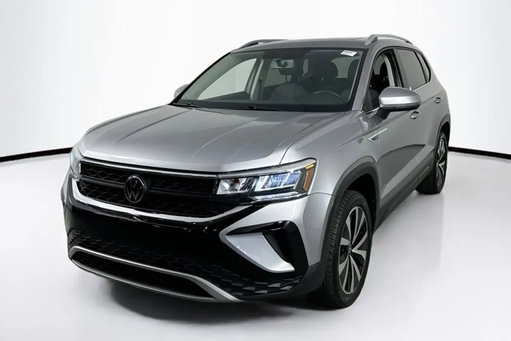 2022 Volkswagen Taos SE photo 1