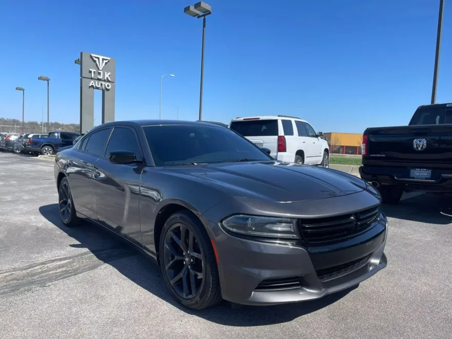 2020 Dodge Charger SXT photo 1