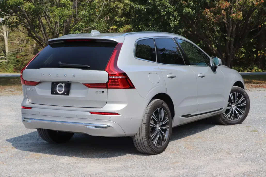 2022 Volvo XC60 B5 Inscription photo 1