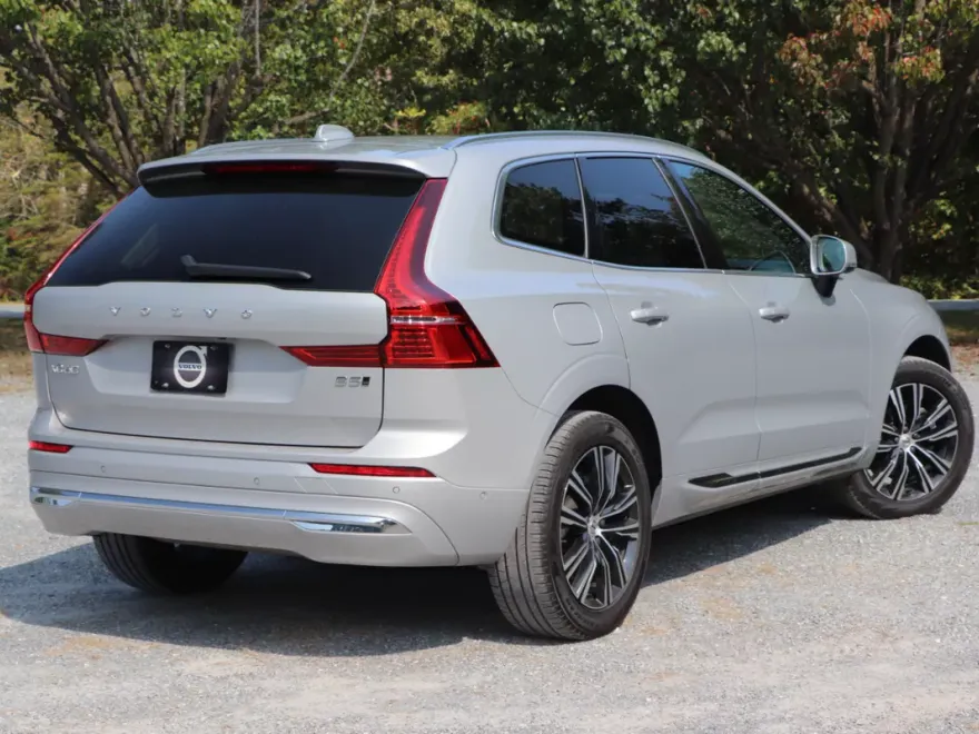 2022 Volvo XC60 B5 Inscription photo 1