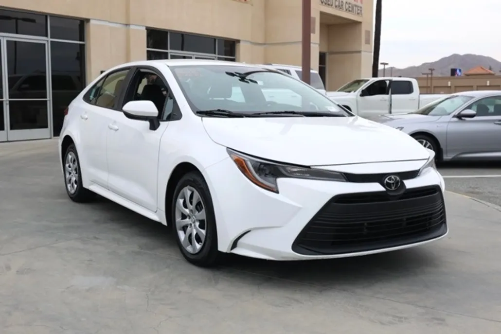 2024 Toyota Corolla LE photo 1