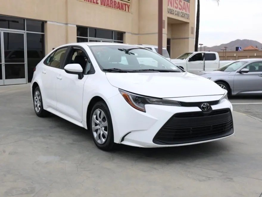 2024 Toyota Corolla LE photo 1