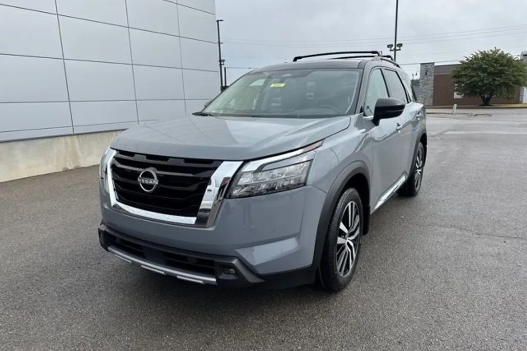 2025 Nissan Pathfinder Platinum photo 1
