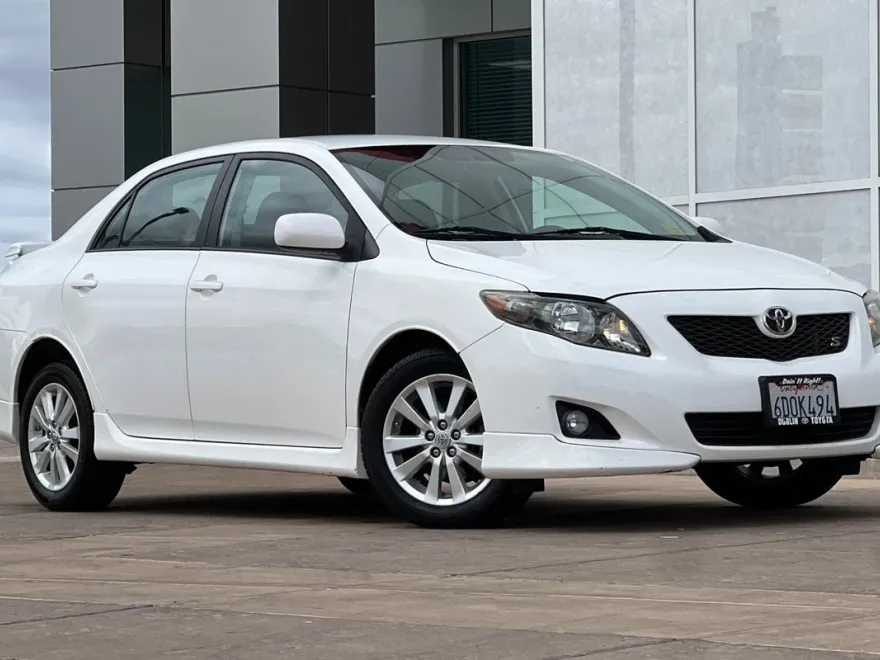 2009 Toyota Corolla S photo 1
