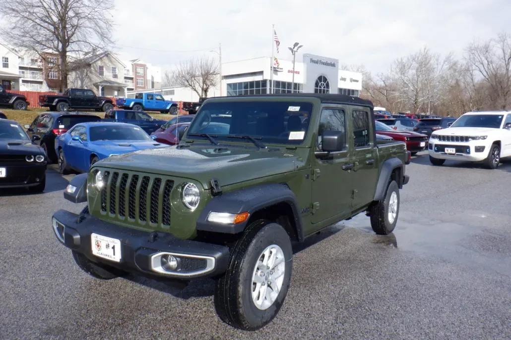 2023 Jeep Gladiator Sport S photo 1