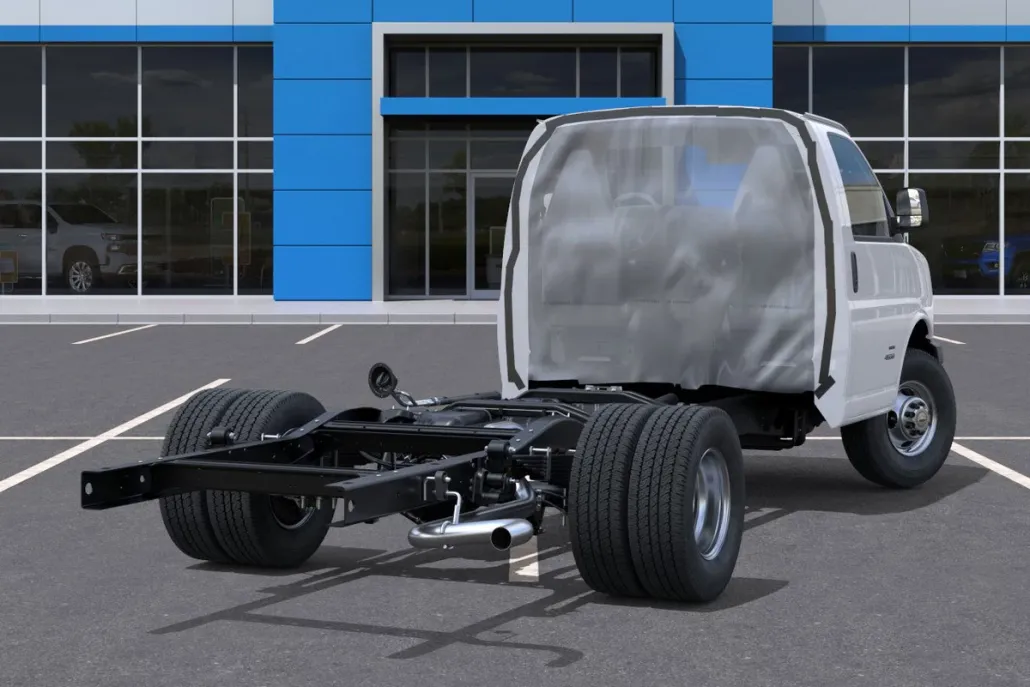 2025 Chevrolet Express Cutaway 3500 photo 1
