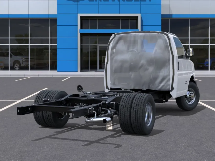2025 Chevrolet Express Cutaway 3500 photo 1
