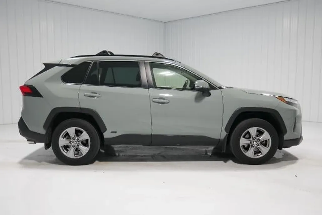 2023 Toyota RAV4 Hybrid XLE photo 1