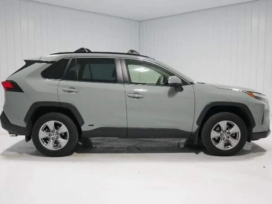 2023 Toyota RAV4 Hybrid XLE photo 1