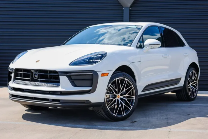 2026 Porsche Macan T photo 1