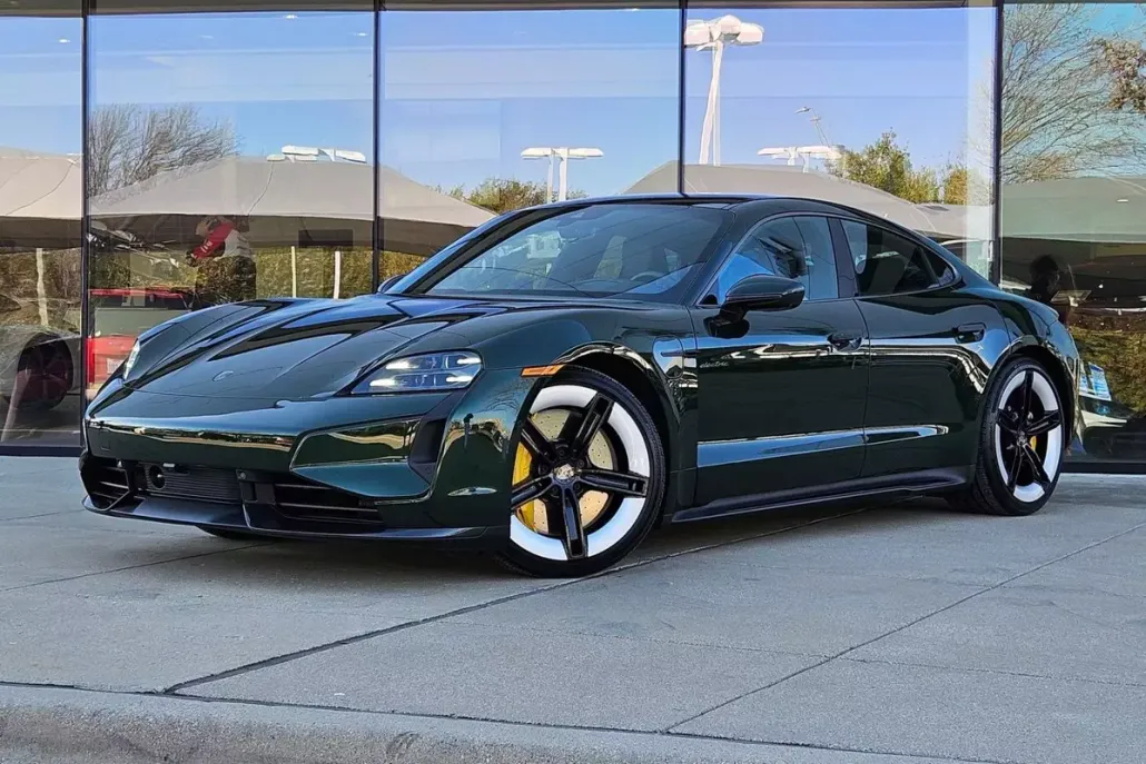 2025 Porsche Taycan Turbo S photo 1