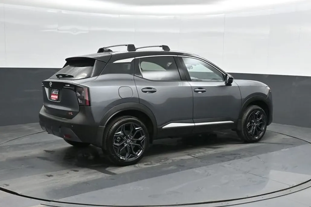 2026 Nissan Kicks SR photo 1