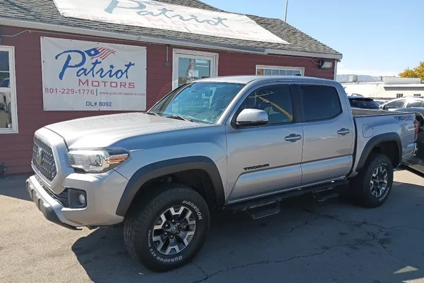 2018 Toyota Tacoma TRD photo 1