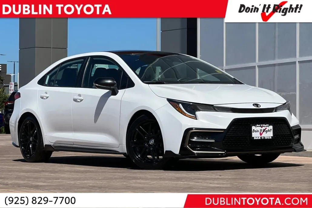 2022 Toyota Corolla SE photo 1