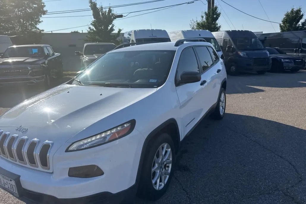 2016 Jeep Cherokee Sport photo 1