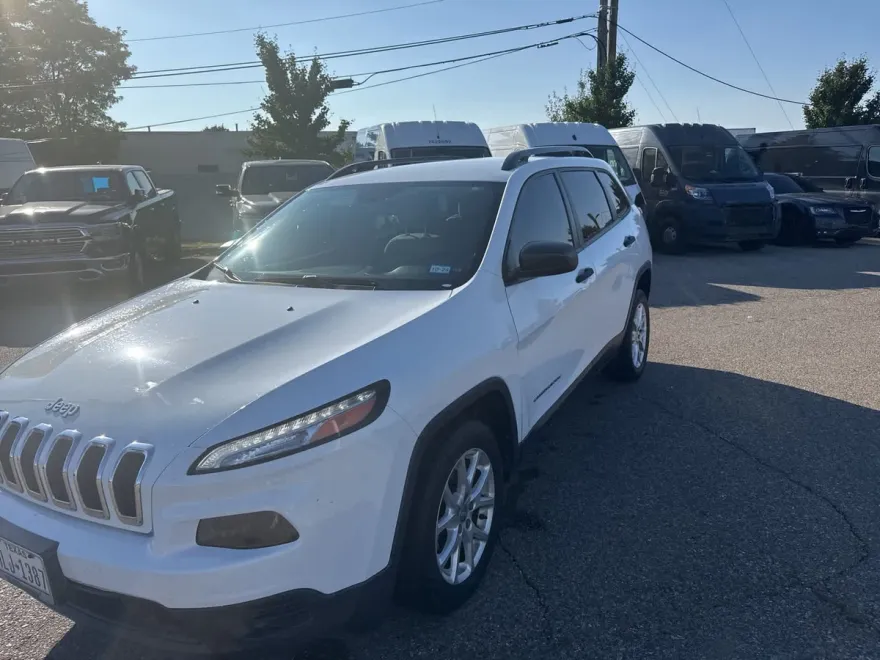 2016 Jeep Cherokee Sport photo 1