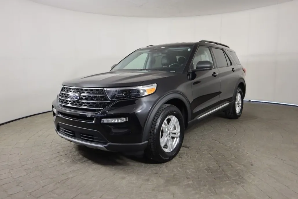 2022 Ford Explorer XLT photo 1