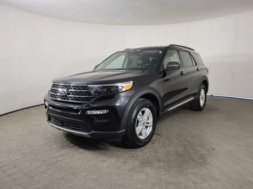 2022 Ford Explorer XLT photo 1