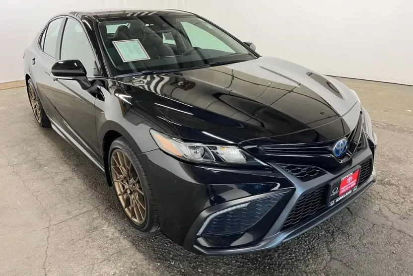 2023 Toyota Camry Hybrid SE photo 1