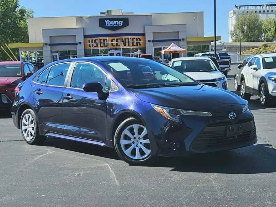 2023 Toyota Corolla LE photo 1