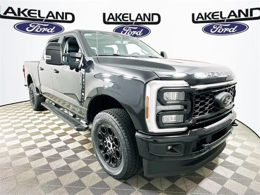 2025 Ford F-350 Lariat photo 1