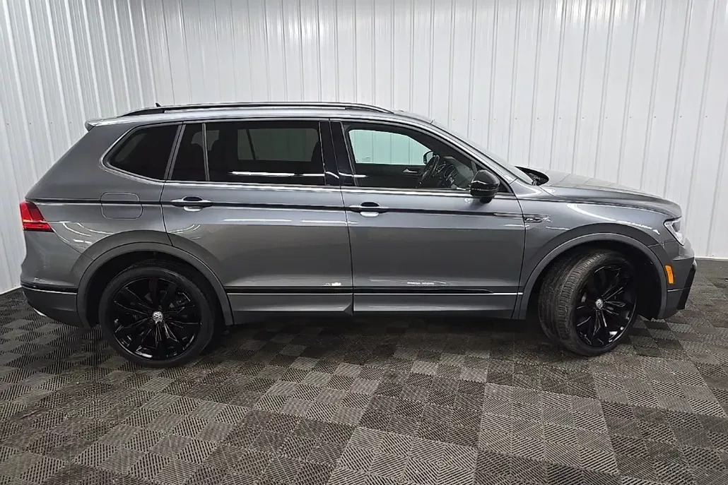 2021 Volkswagen Tiguan SE R-Line Black photo 1