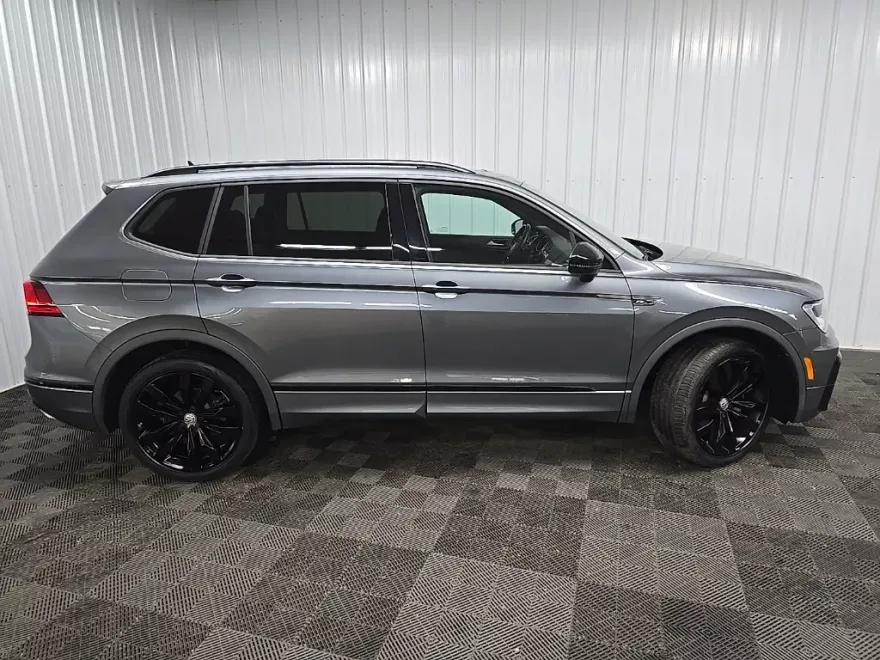 2021 Volkswagen Tiguan SE R-Line Black photo 1