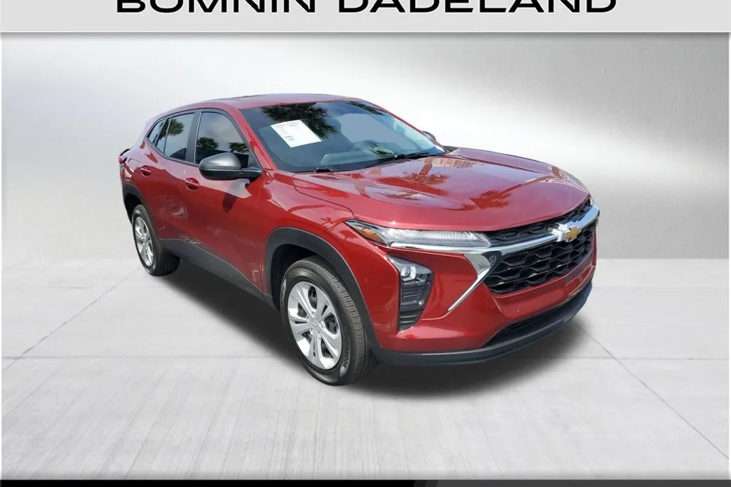 2025 Chevrolet Trax LS photo 1