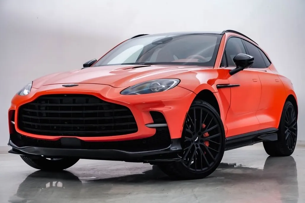 2025 Aston Martin DBX photo 1