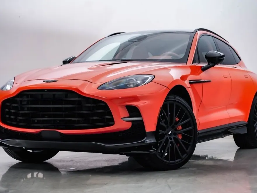2025 Aston Martin DBX photo 1