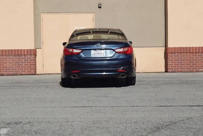2011 Hyundai Sonata SE photo 1