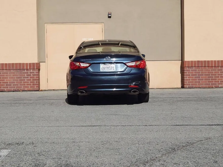 2011 Hyundai Sonata SE photo 1