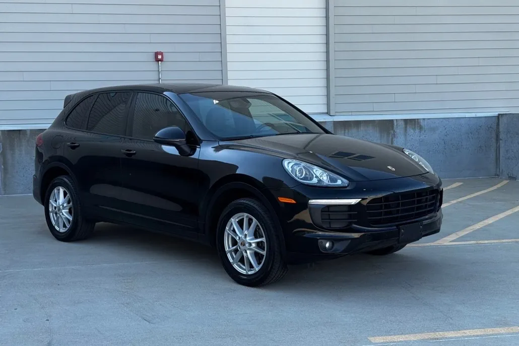 2016 Porsche Cayenne Base photo 1